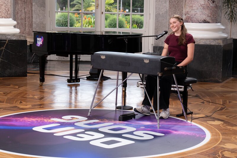 Klara bei ihrer Performance. – Bild: ZDF/​Andrea Enderlein