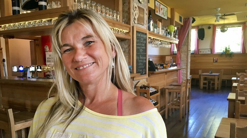 Kveta Kottkova – vierfache Mutter, Restaurantbesitzerin und Rugby-Spielerin bei Slavia Praha. – Bild: NDR/​MfG-Film/​Till Lehmann