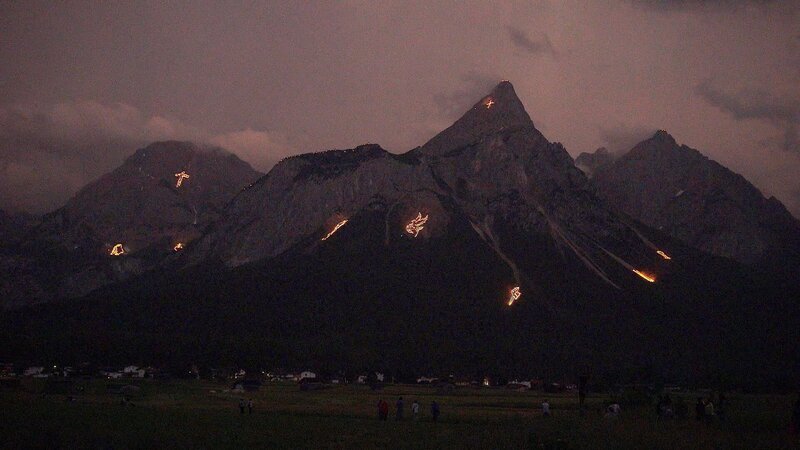 Herzjesu Erwald – Berge im Feuer – Außerfern. – Bild: ORF/​Hans Jöchler