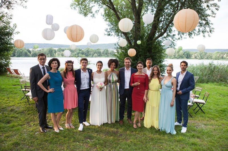 Arbeitsfoto, v.l.n.r.: Stefan Ruppe, Marijam Agischewa, Melina Fabian, Philipp Danne, Sanam Afrashteh, Jane Chirwa, Christian Beermann, Katharina Nesytowa, Mike Adler, Sarina Radomski, Mirka Pigulla, Roy Peter Link. – Bild: ARD/​Paul-Ruben Mundthal