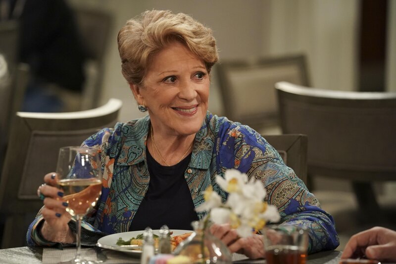 Norma (Linda Lavin) – Bild: Warner Bros Entertainment Inc.