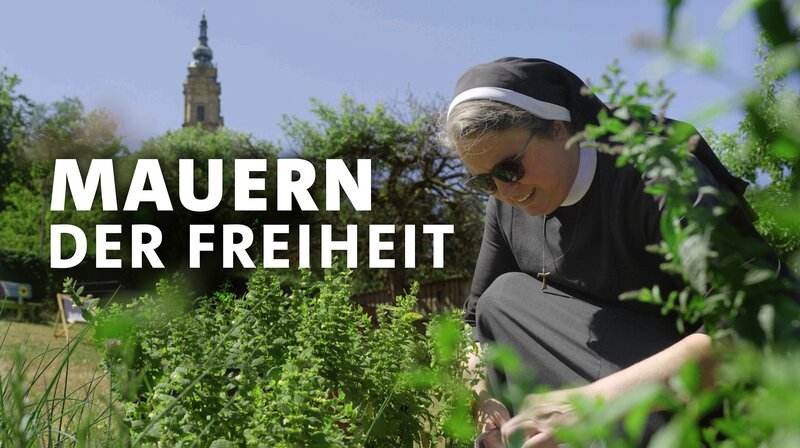 Key Visual/​Cover Sendereihenbild mit Typo zu „Mauern der Freiheit“. Die sechsteilige Reihe erzählt von Menschen vor und hinter den Kulissen berühmter Wallfahrtsorte und abgeschiedener Klöster. – Bild: ORF/​BR/​Tellux-Film GmbH/​Metafilm GmbH/​Montage: BR