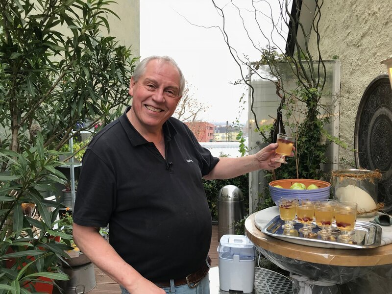 Gastgeber Richard – Bild: MG RTL D /​ ITV Studios