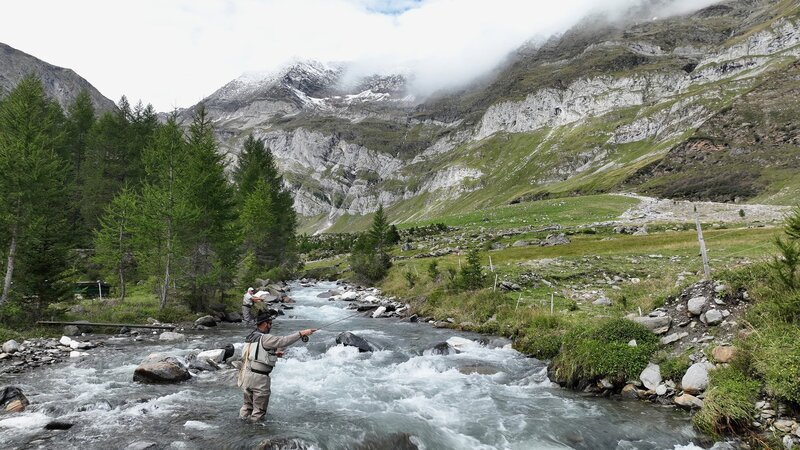 Köstliches Südtirol Vom Norden bis ins Herz des Eisacktals Therese Gröbl bereitet Schwarzplentene Riebler mit Preiselbeermarmelade zu. – Bild: SRF/​Florianfilm GmbH