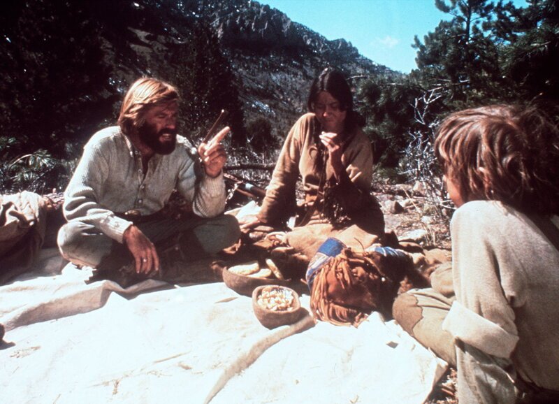 Jeremiah Johnson
Robert Redford als Jeremiah Johnson, Delle Bolton als Swan, Josh Albee als Jeremiahs Ziehsohn
SRF/1972 Warner Bros. Entertainment Inc. – Bild: SRF/ Warner Bros. Entertainment Inc. Jeremiah Johnson
Robert Redford als Jeremiah Johnson, Delle Bolton als Swan, Josh Albee als Jeremiahs Ziehsohn
SRF/1972 Warner Bros. Entertainment Inc. – Bild: SRF/ Warner Bros. Entertainment Inc.