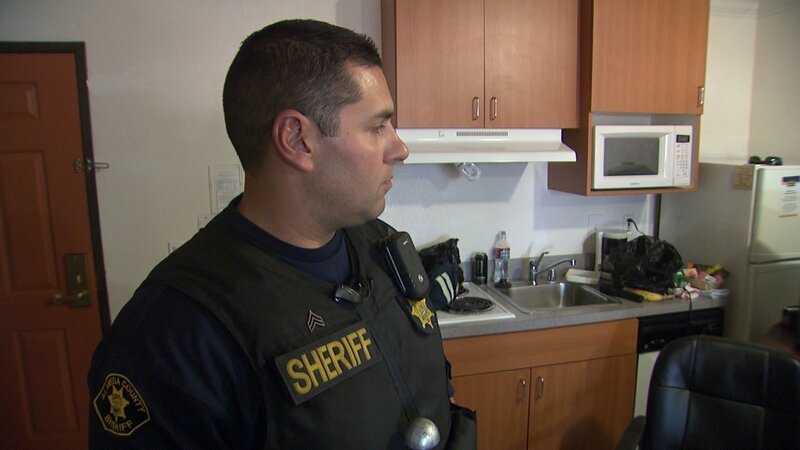 COPS: Police officers in Alameda County, CA, go undercover to capture individuals suspected of prostitution and solicitation in the „Ho! Ho! Ho! #10“ – Bild: Discovery Communications, Inc.