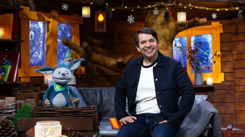 Juri war beim Friseur. Fidi fällt das sofort auf. Morgen wollen sie zusammen Friseur spielen. – Bild: KiKA