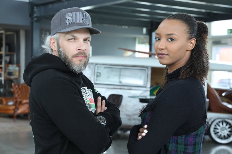 L-R: Sidney Hoffmann, Naomi Schiff – Bild: Sport1