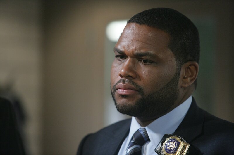 LAW & ORDER -- „Just A Girl In The World“ Episode 2003 -- Pictured: Anthony Anderson as Det. Kevin Bernard – Bild: Virginia Sherwood /​ NBC Universal, Inc