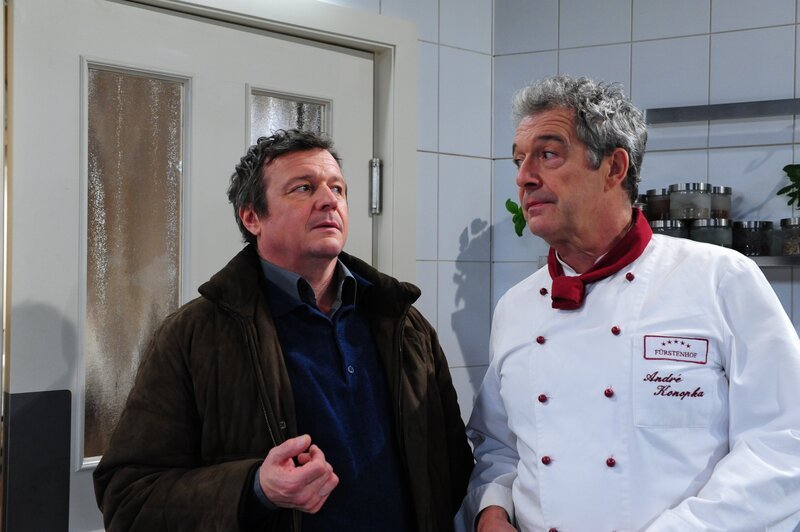 Meyser (Christoph Krix, l.); André (Joachim Lätsch, r.) – Bild: ProSiebenSat.1 Media SE /​ Ann Paur