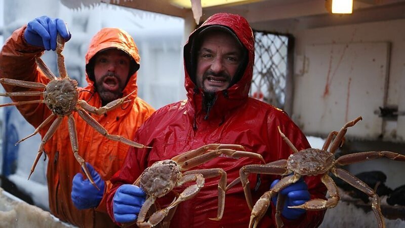 It’s the deadliest job on earth: crab fishing off the Alaska coast on the icy Bering Sea, home of the most violent waters on earth. During the five-day season, a handful of adventurers will battle Arctic weather, brutal waves, and a ticking clock for a chance at big money in this modern day gold rush. – Bild: Discovery Channel /​ Discovery Communications