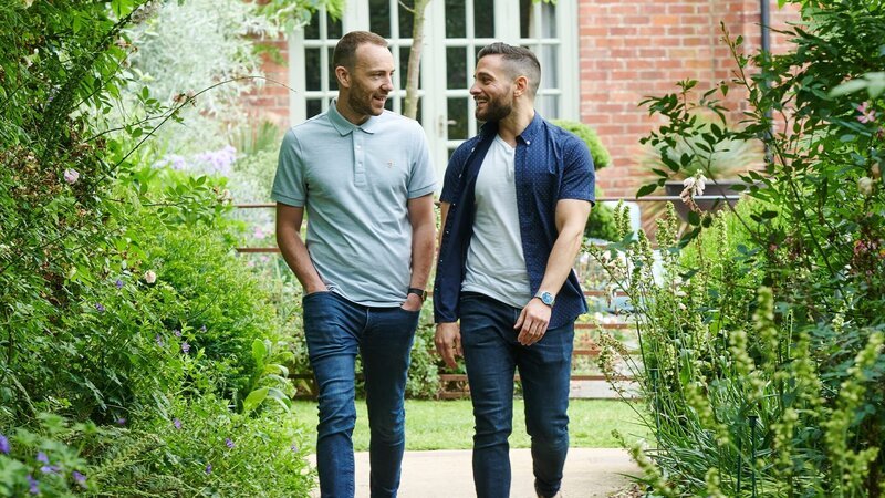 Clients excited to see their virtual design. – Bild: Banijay Rights Limited