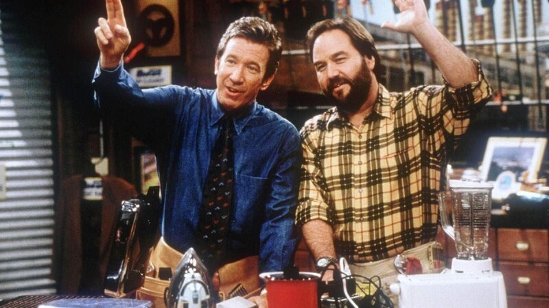 Tim (Tim Allen, l.) und Al (Richard Karn) richten eine Telefon-Hotline ein, über die sie ihre Kunden rund um die Uhr beraten. – Bild: RTL /​ Touchstone Television