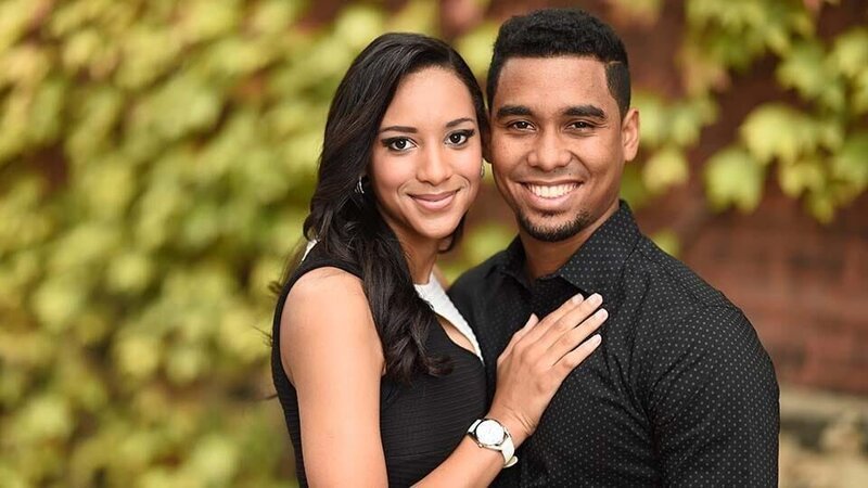 Chantel and Pedro in front of a brick building. – Bild: Dave Kotinsky /​ TLC /​ Discovery Communications