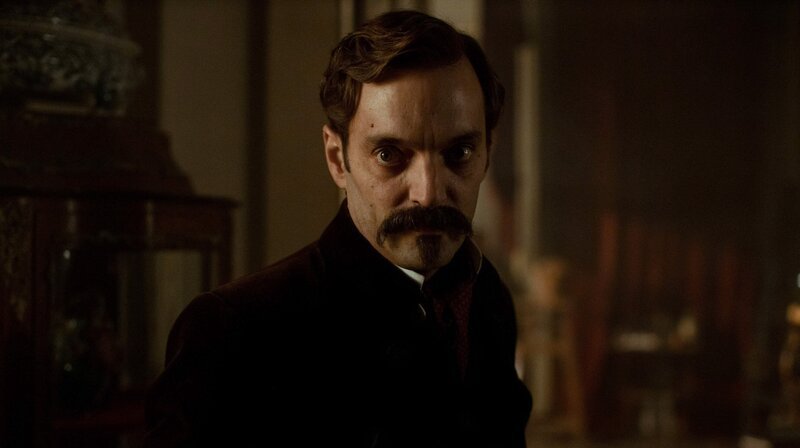 Adolphe Steinhel (François Raison) – Bild: WDR/​2020 CANAL+/​Création Originale/​Studiocanal GmbH