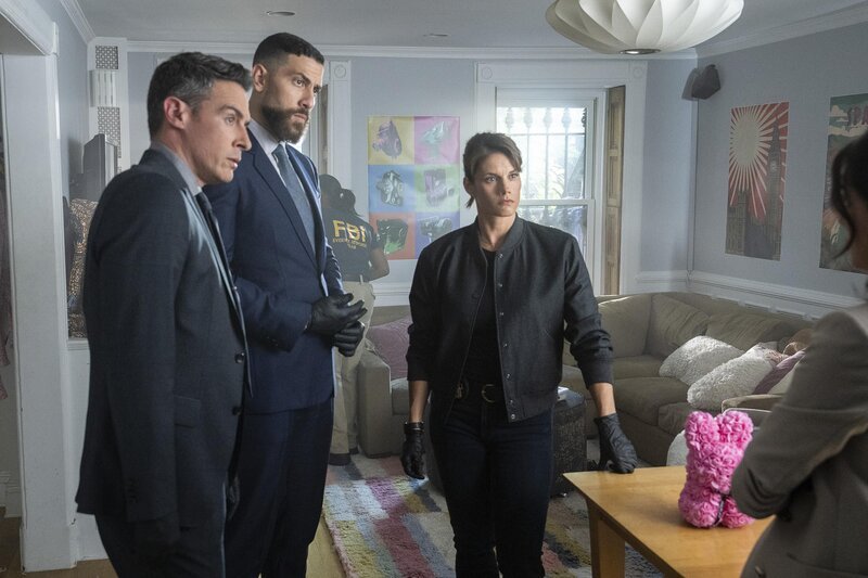 (v.l.n.r.) FBI SA Stuart Scola (John Boyd); FBI SA Omar Adom ‚OA‘ Zidan (Zeeko Zaki); FBI SA Maggie Bell (Missy Peregrym) – Bild: CBS Broadcasting, Inc.