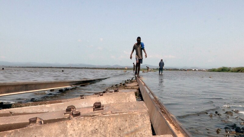 Die alte Strecke wurde teils vom Wasser weggerissen – Bild: SWR