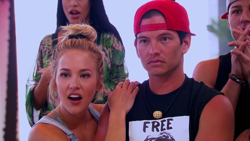 Vorne, l-r: Morgan Willett, Jay Starrett – Bild: ViacomCBS