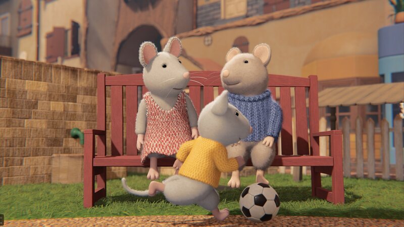 Julia (l.) und Sam (r.) sprechen über den Wohnungstausch, den sie am Morgen verabredet hatten. Es geht darum, ob sie beide das Leben des anderen besser finden als das eigene. Sams kleiner Bruder Ben (M.) möchte vor allem immer jemanden haben, der mit ihm spielt. – Bild: Cielo Films – Caribara Product /​ ZDF /​ Cielo Films – Caribara Production – SuperswissRed