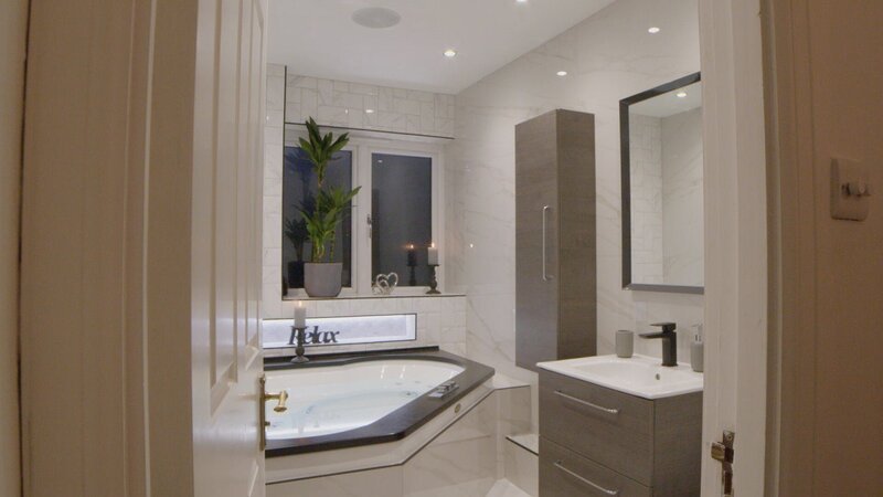 Das Badezimmer von Billie Jo und Tarek nachher – Bild: RTL /​ PI PRODUCTIONS LIMITED