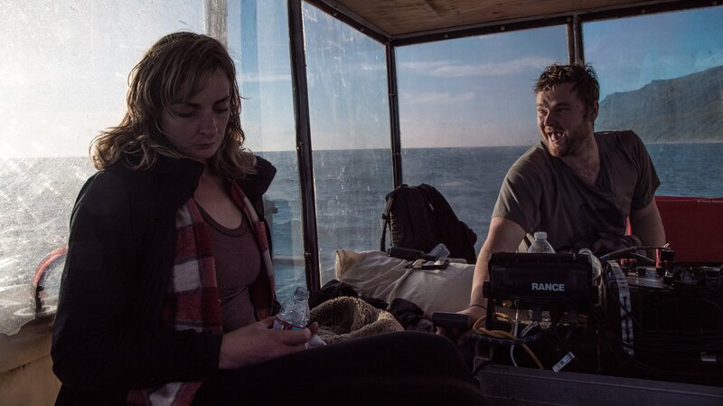 Zeke Tenhoff im Gespräch mit Emily Riedel. – Bild: Discovery Communications