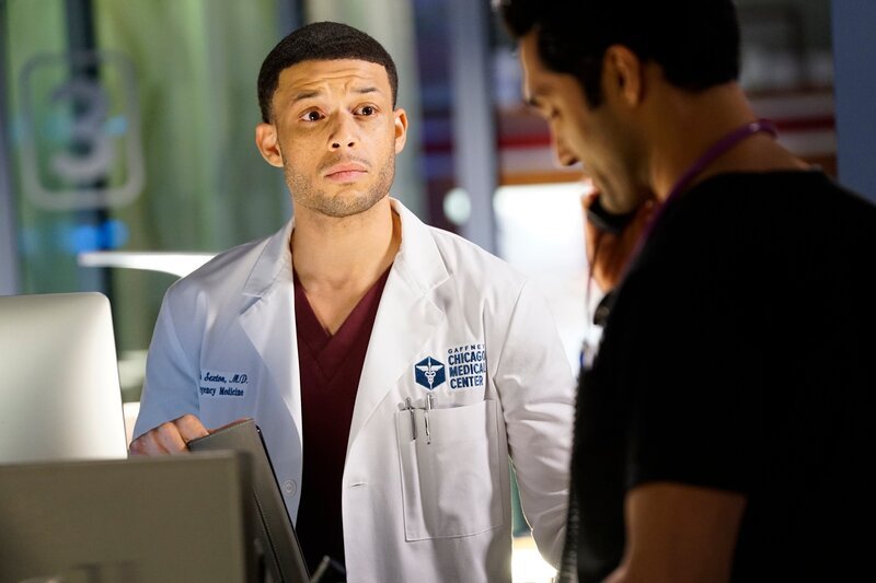 CHICAGO MED -- „We’re Lost In The Dark“  -- Episode 505 -- Pictured: Roland Buck III as Noah Sexton -- (Photo by: Elizabeth Sisson/​NBC) – Bild: NBCUniversal Media, LLC/​NBC