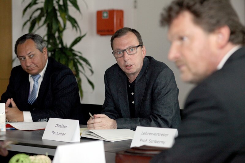 Rainer Egger (Direktor Lainer), Gabriel Barylli (Dr. Martin). – Bild: ORF 2