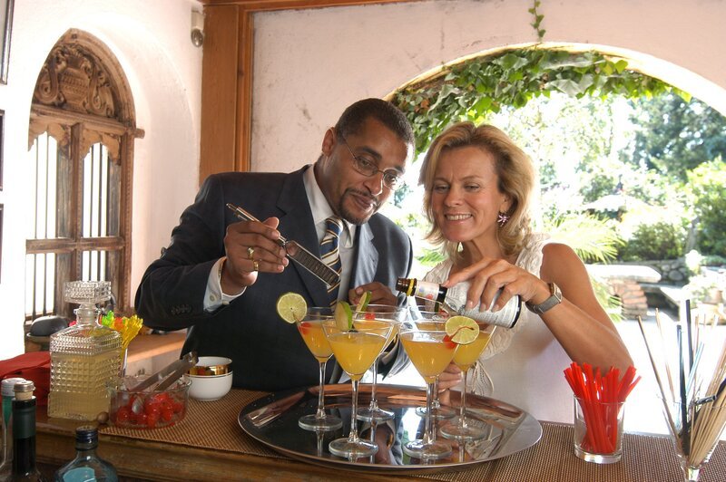 Christofer von Beau (Francis Newhouse), Andrea L’Arronge (Gräfin Schönberg). – Bild: ORF/​BEO-Film