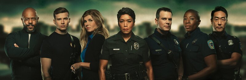 v.li.: Michael Grant (Rockmond Dunbar), Evan Buckley (Oliver Stark), Abby Clark (Connie Britton), Athena Grant (Angela Bassett), Bobby Nash (Peter Krause), Henrietta Wilson (Aisha Hinds), Howie Han (Kenneth Choi) – Bild: ORF /​ PRO7 /​ FOX Broadcasting/​Mathieu Young