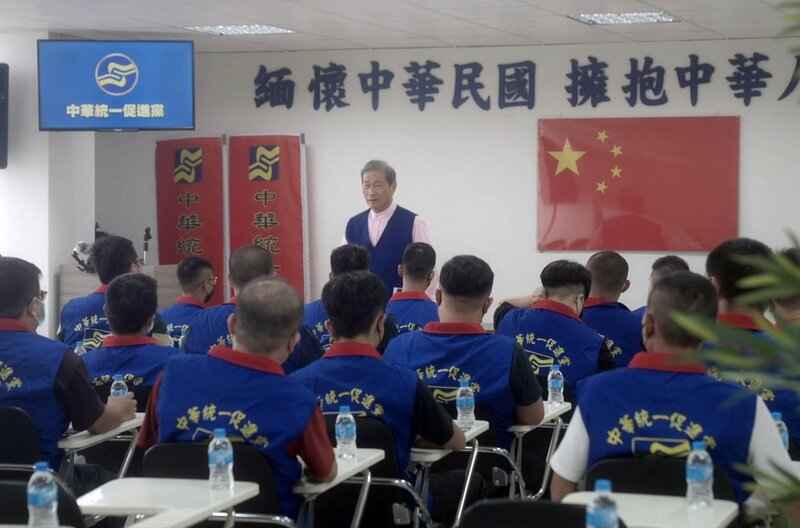 Mitglied einer Triade genannt „Weißer Wolf“ (h.Mi.) – Bild: YAMI 2