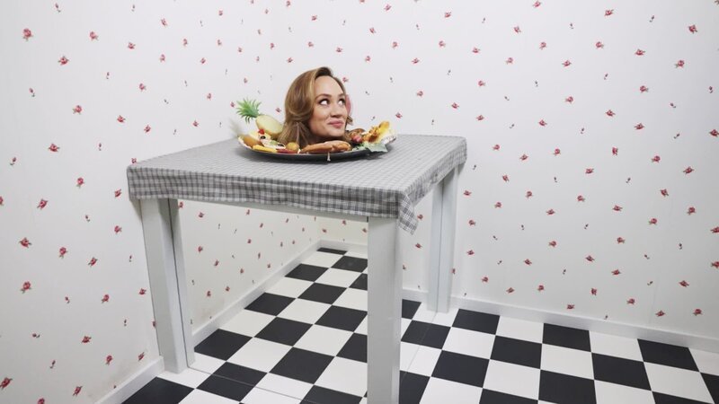 Sasa Schwarzjirg im COSA – dem „Center of Science Activities“, wo spielerisch Wissenschaft Kindern und Jugendlichen vermittelt wird. – Bild: ORF/​TV Friends