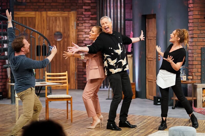 (v.l.n.r.) Ralf Schmitz; Janine Kunze; Thomas Hermanns; Kathrin Osterode – Bild: SAT.1 /​ Guido Engels