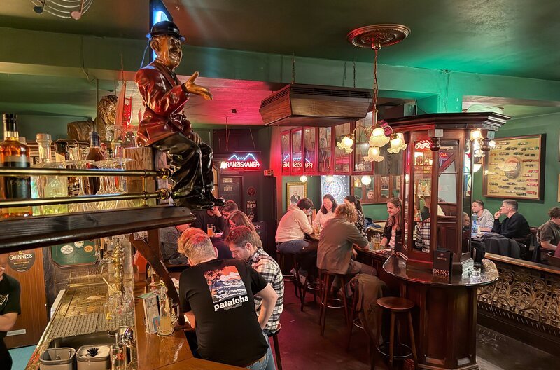 Tim Kerkhoff hat das Limit, die Dorfdisco seiner Eltern, übernommen und kämpft dafür, dass die Türen offen bleiben. – Bild: NDR Tim Kerkhoff hat das Limit, die Dorfdisco seiner Eltern, übernommen und kämpft dafür, dass die Türen offen bleiben. – Bild: NDR