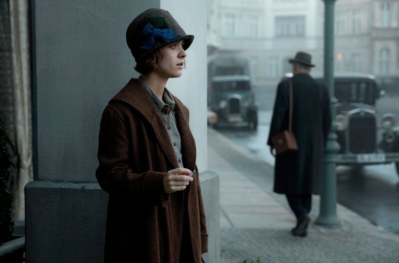 Charlotte Ritter (Liv Lisa Fries) hat einiges durchgemacht. – Bild: ARD Degeto/​X-Filme/​Beta Film/​Sky