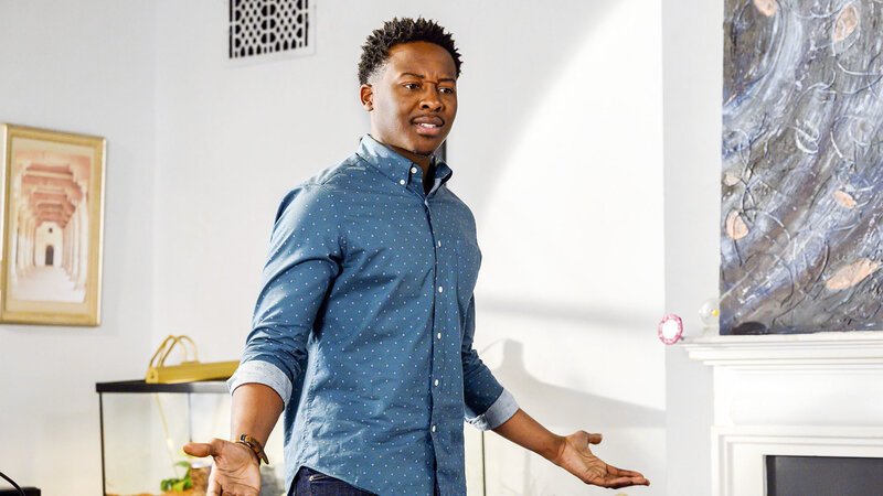 „The Atheist Papers“ – Miles ist erschüttert, als Daryl Watkins (guest star Kevin Carroll) seinen Podcast kritisiert. Pictured: Brandon Micheal Hall as Miles Finer. – Bild: CBS Broadcasting, Inc.