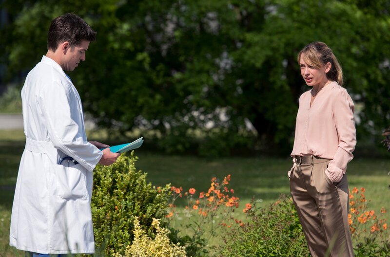 Ben Ahlbeck (Philipp Danne, l.); Isabella Hertz (Catherine Bode, r.) – Bild: ARD/​Jens Ulrich Koch