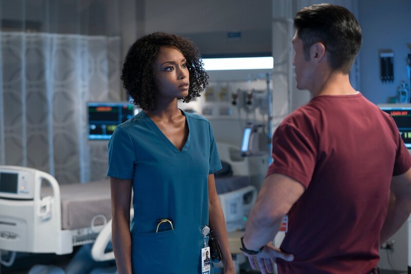 CHICAGO MED -- „Never Going Back To Normal“ Episode 501 -- Pictured: (l-r) Yaya DaCosta as April Sexton, Brian Tee as Dr. Ethan Choi. – Bild: NBCUniversal Media, LLC