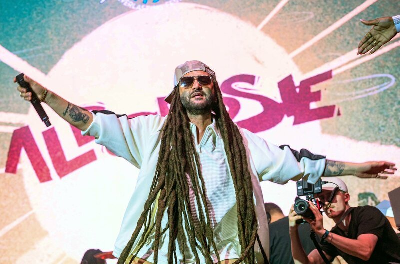 Er lässt Reggae-Herzen höherschlagen: der sizilianische Musiker Alborosie auf dem Summerjam Festival in Köln. – Bild: WDR/​Thomas von der Heiden