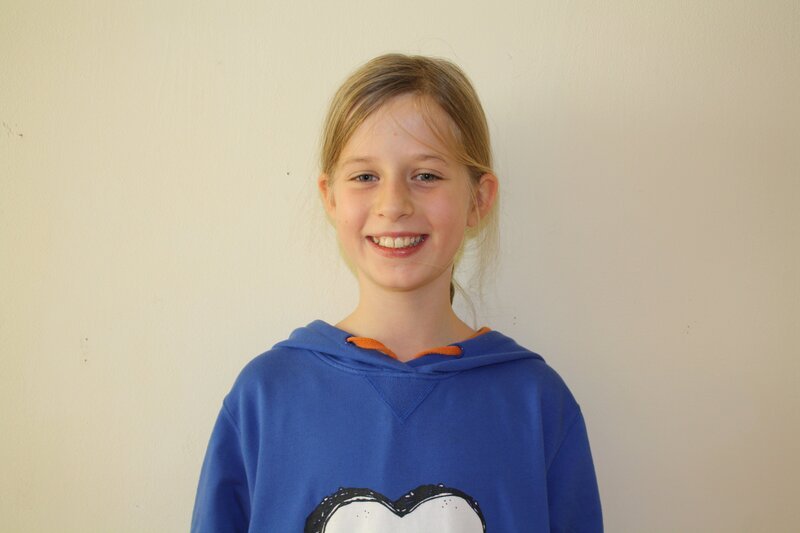 Lotte kocht Hamburger Pannfisch. – Bild: SWR/​Nordisch filmproduction