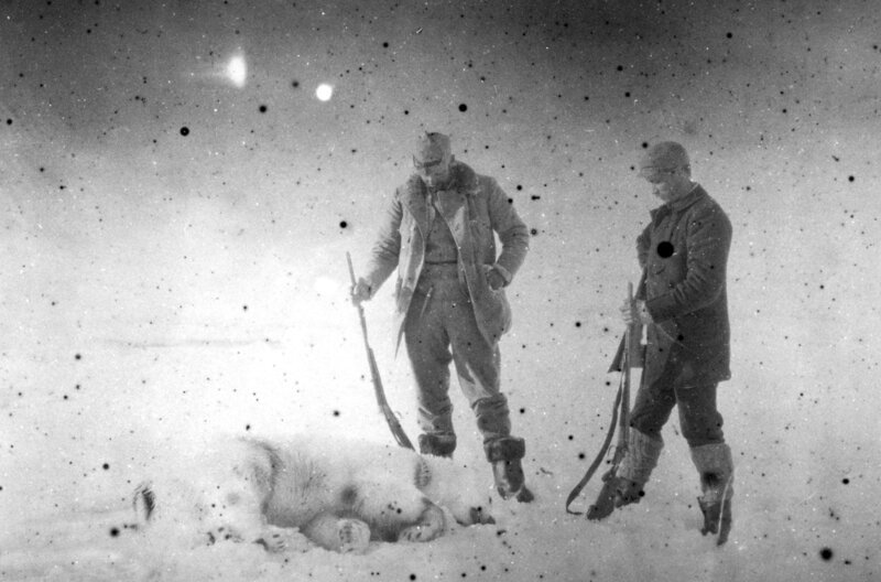 Die gefundenen Filmrollen beinhalten einen wahren Schatz: die letzten Fotos, die die vor 33 Jahren verschwundenen Männer gemacht hatten. – Bild: SEPPIA