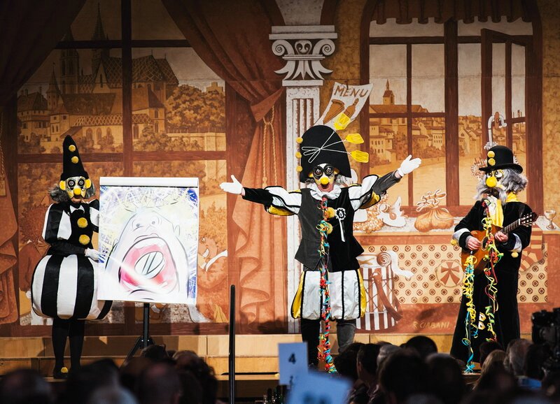 Basler Fasnacht Cortège 2015 Impressionen Schnitzelbänk – Bild: Media Relations SRF Basler Fasnacht Cortège 2015 Impressionen Schnitzelbänk – Bild: Media Relations SRF