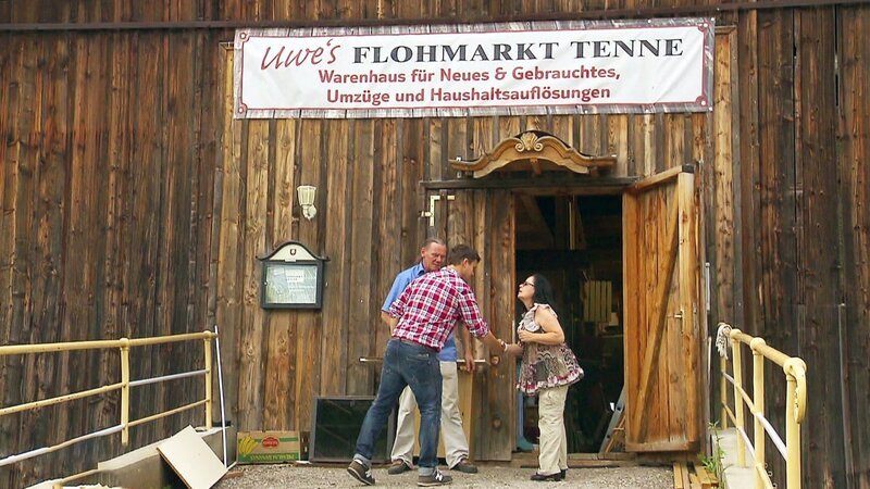 Marco rückt bei einem Kollegen an: Uwe hat sich mit der Flohmarkt-Tenne den Traum von der Selbstständigkeit erfüllt. Doch der Laden läuft nicht wie geplant. Marco räumt ordentlich aus und gibt dem Trödelhändler Tipps, um Kunden zu bekommen. – Bild: RTLZWEI