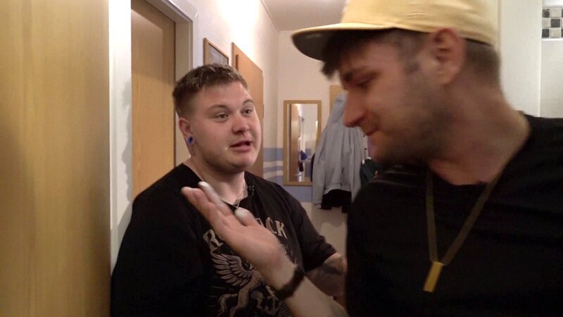 Bei Damian (li.) und Freund Lukas stehen Handwerksarbeiten an. – Bild: RTLZWEI