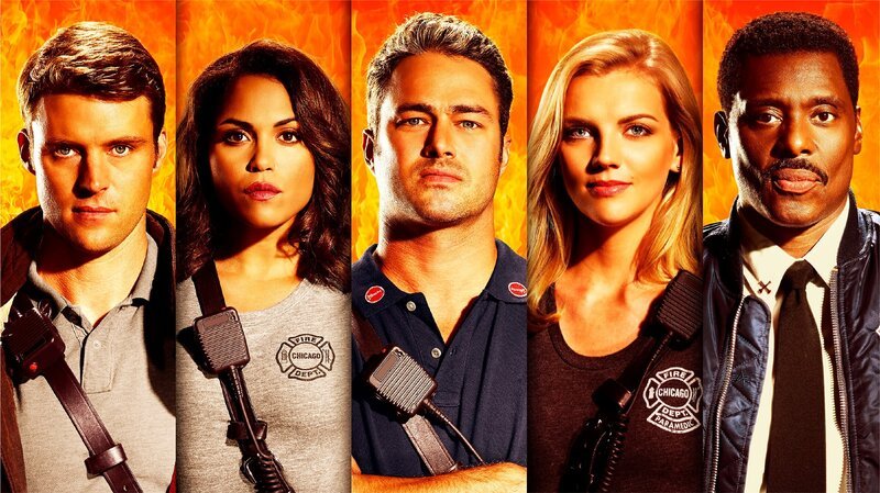 V.l.: Matthew Casey (Jesse Spencer), Gabriela Dawson (Monica Raymund), Kelly Severide (Taylor Kinney),  Sylvie Brett (Kara Killmer) und Wallace Boden (Eamonn Walker) – Bild: MG RTL D /​ NBCUniversal