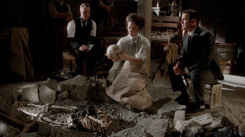 Dr. Emliy Grace (Georgina Reilly, l.) und Detective William Murdoch (Yannick Bisson, r.). – Bild: WDR/​Shaftesbury Murdoch VIII Inc