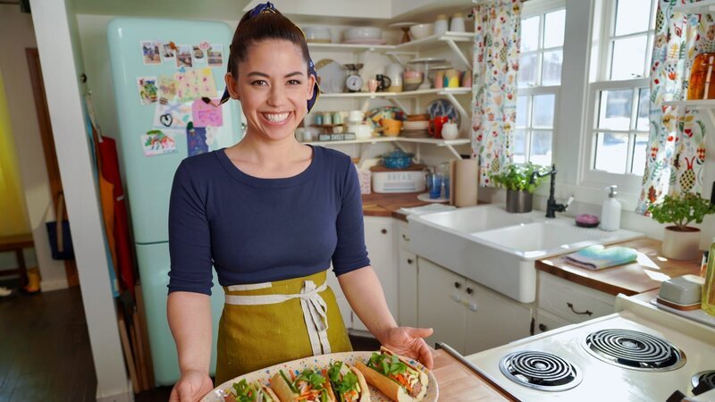 Candid shot of Molly Yeh making her Pork Meatball Banh Mi, as seen on Girl Meets Farm, season 8. – Bild: Discovery, Inc. All Rights Reserved.
