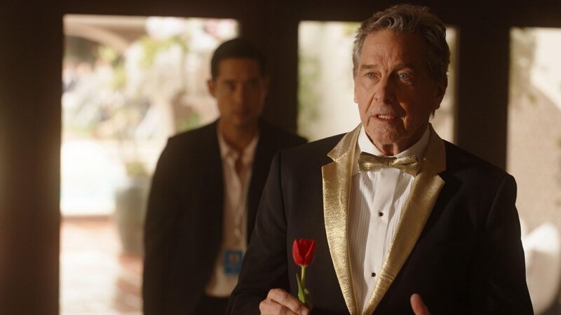 Dr. Ben Song (Raymond Lee, l.); Neal Russell (Tim Matheson, r.) – Bild: Universal Television LLC