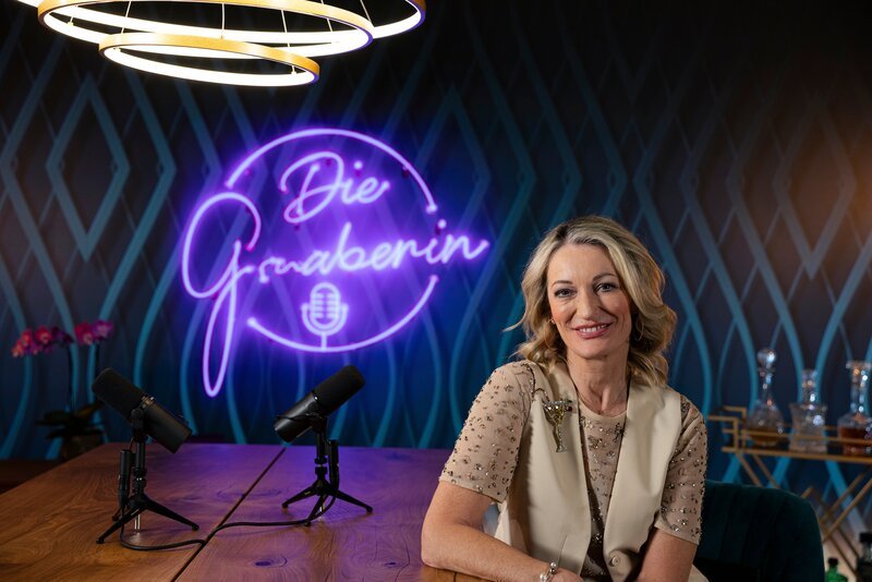 Monika Gruber – Bild: www.redbullmediahouse.com /​ ServusTV /​ Johannes Jank