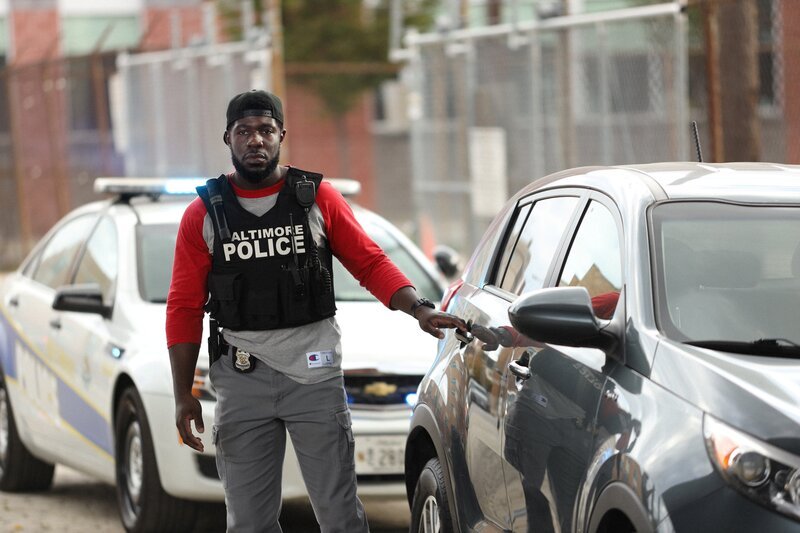Momodu ‚G Money‘ Gondo (McKinley Belcher III) – Bild: Warner /​ Die Verwendung ist nur bei redaktioneller Berichterstattung im Rahmen einer Programmankündigung ab 2 Monate vor der ersten Auss /​ © Home Box Office, Inc. All rights reserved. HBO® and all related programs are the property of  …