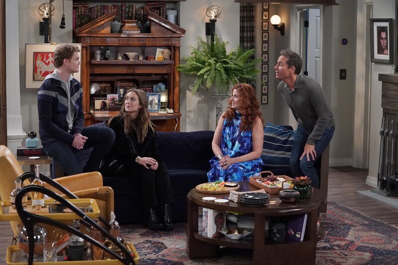 (v.l.n.r.) Trevor (Peter Graham); Fiona (Billie Lourd); Grace Adler (Debra Messing); Will Truman (Eric McCormack) – Bild: NBCUniversal Media, LLC /​ Chris Haston
